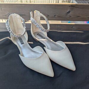 Vera Wang-white flats